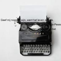 Geef me nog wat wijn want het leven is niets (en andere gedichten uit de gevangenis van Antwerpen)