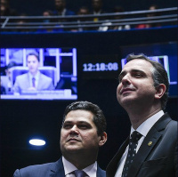 A um dia da eleição no Senado, Pacheco tem operação descolamento de Alcolumbre