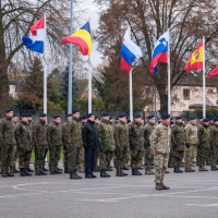 Korpus w gotowości | Z dystansu