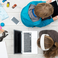 Parents are pledging to delay giving their children smartphones