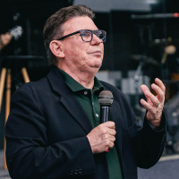 Pastor Eli Parreira - O que tem feito você parar?