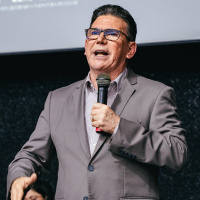 Pr. Eli Parreira - A tribulação é real, mas não é o fim.