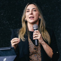 Juliana P. Borba - Família: um lugar de desafios e de milagres.