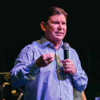 As nossas vidas estão em Deus, que tudo prevalece - Pr Eli Parreira