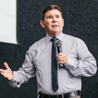 O Deus da Bíblia abre portas - Pr Eli Parreira