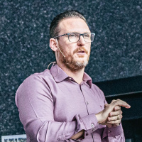 Daniel Parreira - Bom combate da fé.