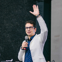 Prosperando pela força do amor.| Wallyson Alves