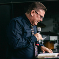 Oportunidades e promessas vem de Deus - Pr Eli Parreira