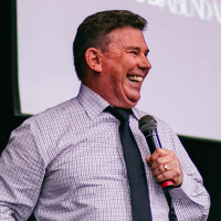 Enfrentando o mundo com as armas adequadas | Pastor Eli Parreira