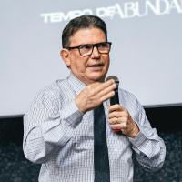 Pastor Eli Parreira - Deus pisou na terra. O maior anúncio da História.
