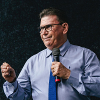 Pastor Eli Parreira - Pais que inspiram, filhos que vencem e famílias restauradas.