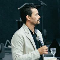 Famílias fundamentadas na palavra - Roberval de Brito