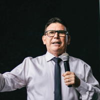 Não fique paralisado diante dos seus obstáculos. - Eli Parreira