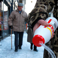 Doctor says icy footpaths causing an increase in fractures