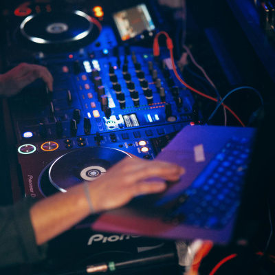 Highlights From Lunchtime Live