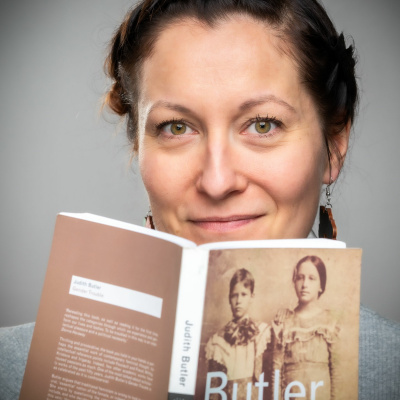 Takakansi - Podcast Kirjoista Ja Lukemisesta