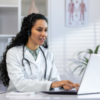 Cannabis  Telemedizin: Dr. Zoom – Wie weit darf digitale Versorgung gehen?