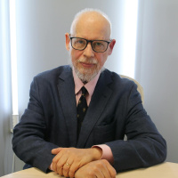 Alfredo Jocelyn-Holt y cómo interfiere lo político en nuestra relación con la historia