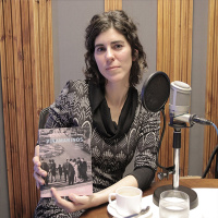 Catalina Porzio y libro Viñamarinos