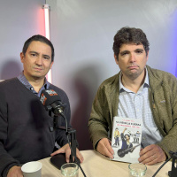 Alejandro Tapia y su libro “Ya viene la fuerza. Los Prisioneros 1980-1986”