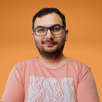 كيف تجذب العملاء كالمغناطيس بصفتك كاتبَ محتوى عربيّ؟ حديث مع هادي الأحمد