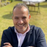 عن صناعة المحتوى وتأليف الكتب الرقمية وبيعها: حوار مع الدكتور أحمد شكري - برعاية منصة تزويد