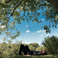 Se tu sei in vacanza, comè che la tua mente é ancora agitata?