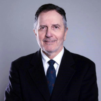 Roberto Ampuero: Conversiones y conversos