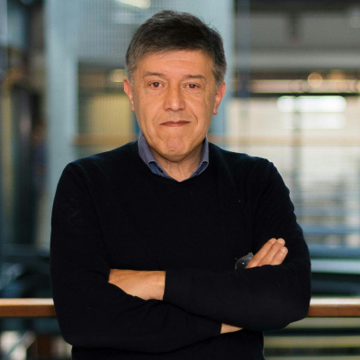 Hay Algo Allá Afuera