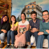 Negros pájaros, zapato, sex toy y Violeta Gaytán