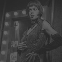 חלון גאווה | טלאי ורוד על החזה