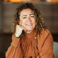 Episode 185 / Sally Bos / Hexagon Asset Lifecycle Intelligence / Executive Marketing  SDR Director EMIA