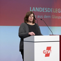 Farina Semler GEW am 1.Mai 2022 auf der DGB Kundegebung in Sindelfingen