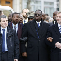 Des Millions dAfricains sont complexés par lHomme Blanc : Devant les Blancs ils deviennent comme des prostituées !