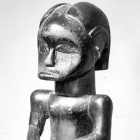 Il ny a Aucun culte des ancêtres en Afrique : les Occidentaux aiment Diaboliser nos rites pour mieux nous asservir, nous dépouiller, nous tuer et nous détruire....