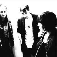 PEG Interviews Canadian Electro Grunge Trio “Hot Lips”