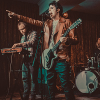 PEG INTERVIEWS UK Stadium Punk Rock Band “THE KANZ”