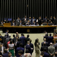 Mesmo fugindo do toma lá, dá cá, governo é cobrado por emendas