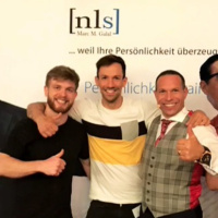 *Schlafpodi* Wie du immer beweglich bleibst und dabei emotional Dinge verkaufst (EP08)