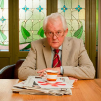 Geert Van Istendael: Als je stenen tegen elkaar slaat, vallen er brokken