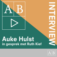 Auke Hulst over Zoeklicht op het gazon