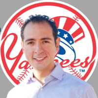 YANKEES Y SU INTÉRPRETE EN ESPAÑOL MARLON ABREU NOS ACOMPAÑAN EN ESTE NAVIDAD