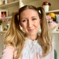 Sarah Wants To Collaborate With Spice| Singing Dancehall In The Queens English Accent| World Music Views With Donovan Watkis