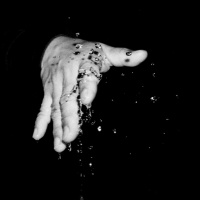 La nueva generación consulta, comparte y comenta. La vieja controla y es individualista.