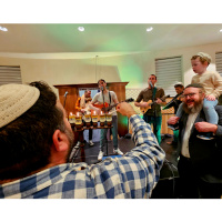 Chanukah Party Shirat David - Mishaberech amp Lit Candles Lkovod the Soldiers - The Solomon Brothers!