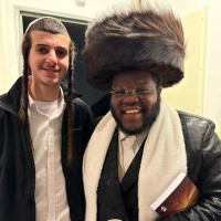 L’Chaims at the Goldsmith Family Home in Efrat - Ty Hashem - Nissim Black - BY on Organ 