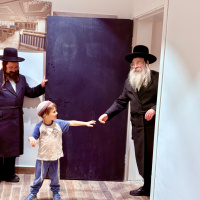 Tolna Rebbe Shlita Shiur at Shirat David Efrat, Ashreinu, lkovod HaTorah all Yisrael.