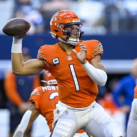 Fields Dazzles, but Bears Still Lose