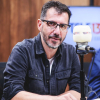 Alberto Fuguet sobre Sharp Objects: Te deja perturbado y te da rabia que ella este tan presa de sus fantasmas.