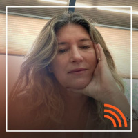 Paula Coddou y la donación del archivo de la revista Cosas a la UAI